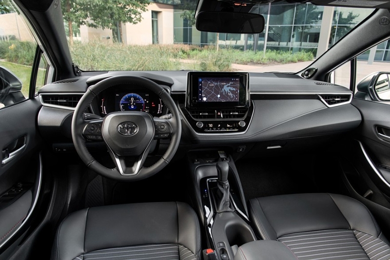 Toyota освежила свой бюджетный седан: Corolla получила скромные обновки и слегка подорожала